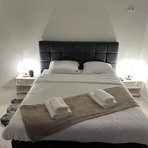 Prachtige In Centrum Met Badkamer ! Brügge